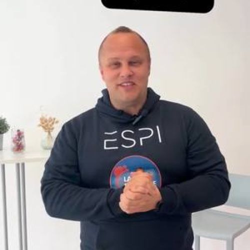 🎥 Saison 2 / épisode 6 - L’ancrage, quand le premier prix fixe la perception Le premier bien visité n’est jamais neutre : il reprogramme le cerveau du client 🧠 #ESPI #ESPINantes #formation #immobilier